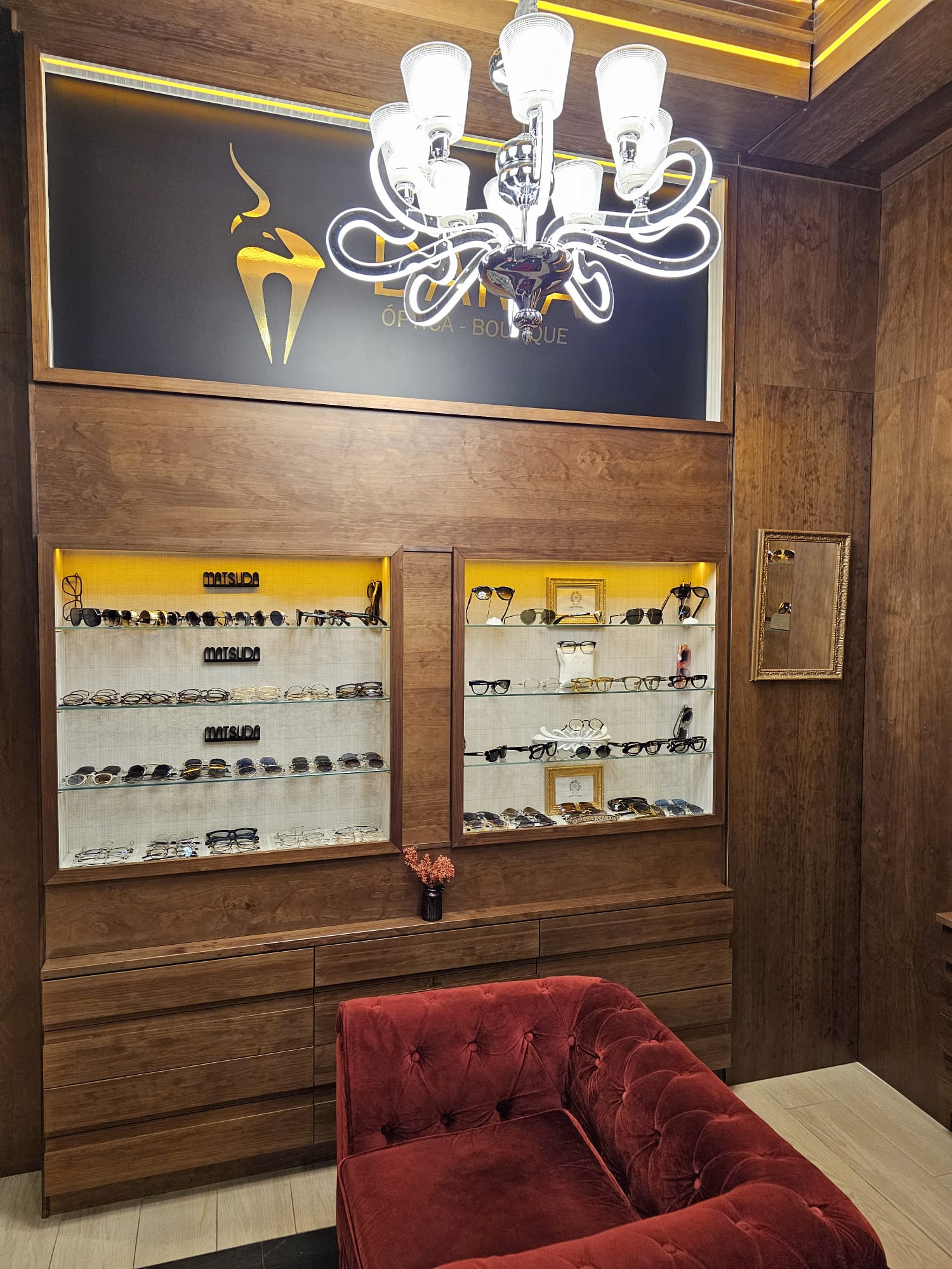 Colección de gafas de alta gama en nuestro centro óptico del Barrio de Salamanca